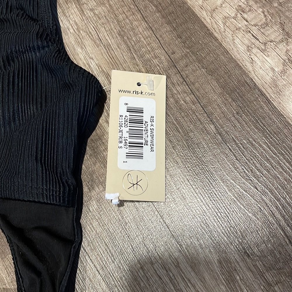 NWT - Ris-k Adventure One Piece. Size small - Picture 8 of 8